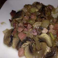 Una foto de Champis con jamon 