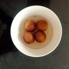 A picture of Bread Gulab jamun.