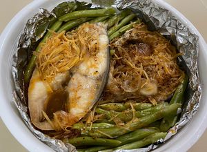 Hình của món Cá bớp hấp gừng giấy bạc.