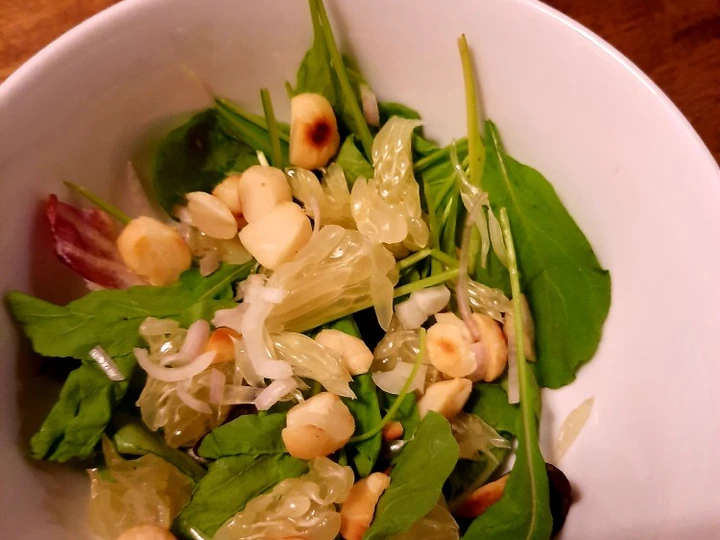 Recipe Mixed greens and pomelo salad with passionfruit dressing the So Delicious Perfect