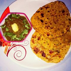 A picture of Makke ki roti & Sarso ka Saag.