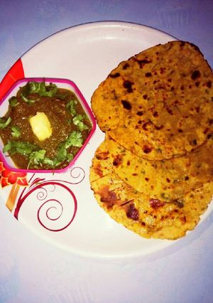 A picture of Makke ki roti & Sarso ka Saag.