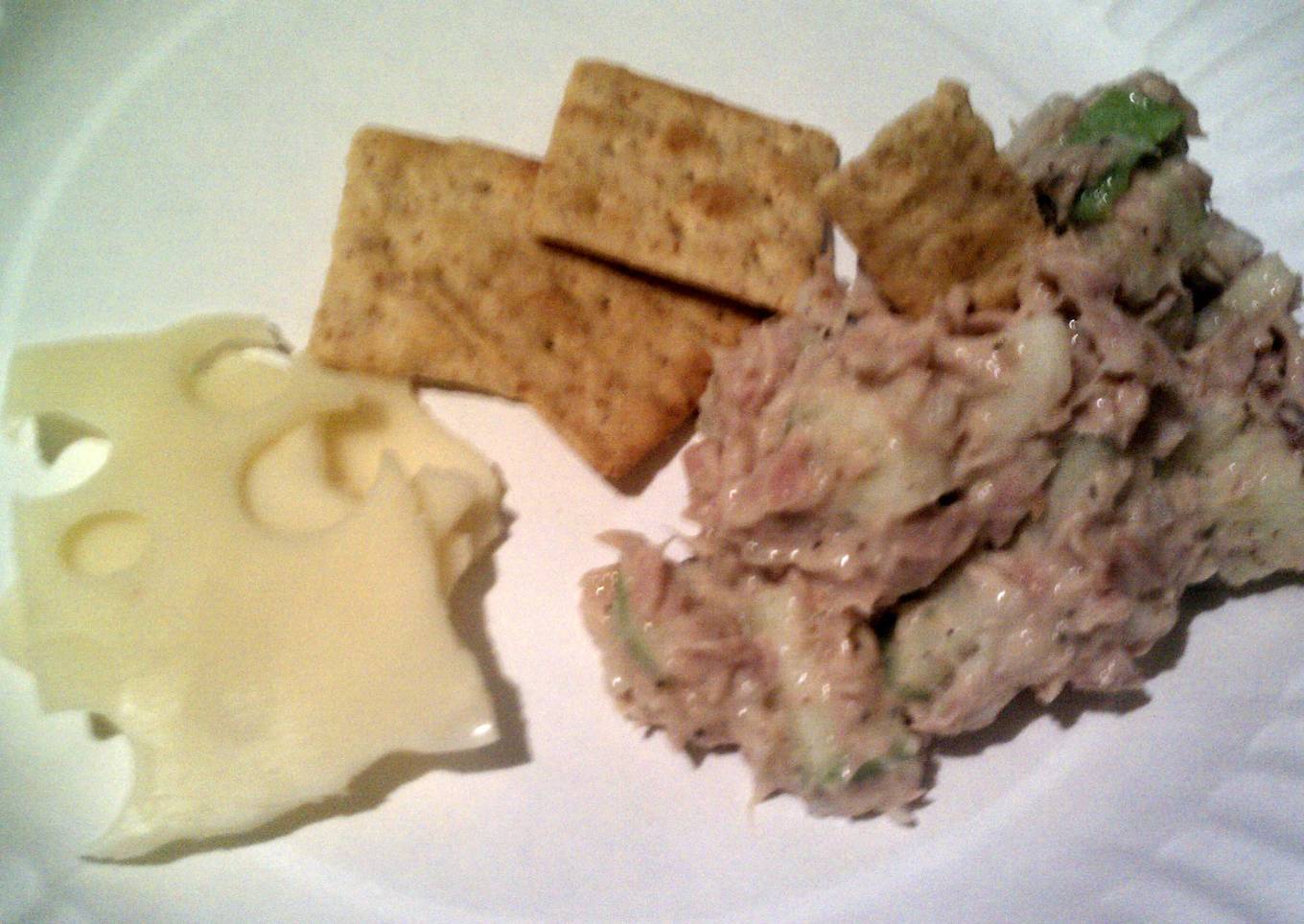 Apple tuna snack