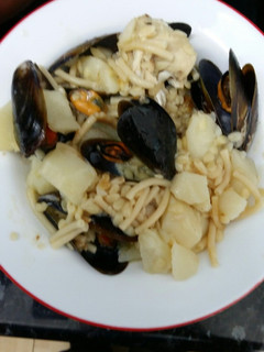 Una foto de Patatas con Mejillones Caballa y pasta