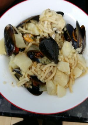 Una foto de Patatas con Mejillones Caballa y pasta