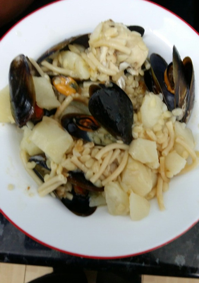 Una foto de Patatas con Mejillones Caballa y pasta