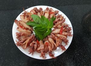 Hình của món Mực trứng ngào mắm đường.