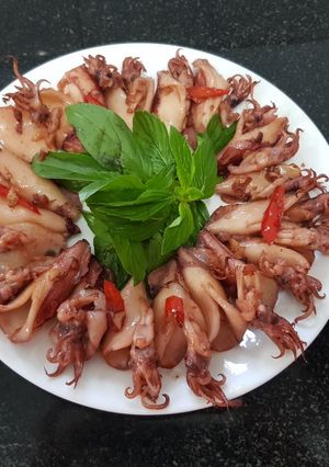 Hình của món Mực trứng ngào mắm đường.