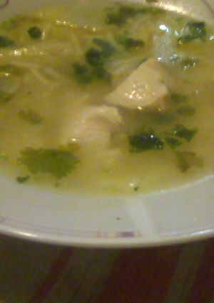 Una foto de Sopa de pollo con verduras