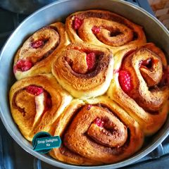 A picture of Raspberry cinnamon rolls.