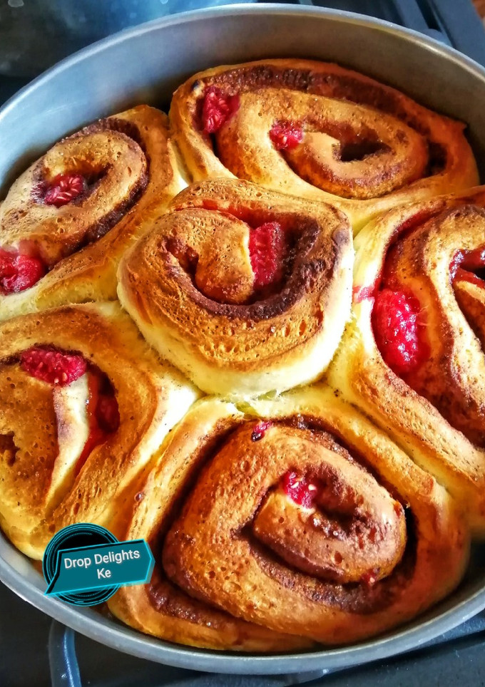 A picture of Raspberry cinnamon rolls.