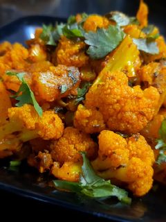 फूलगोभी आलू की सब्ज़ी (Phulgobhi aloo ki sabzi recipe in Hindi) रेसिपी मुख्य फोटो