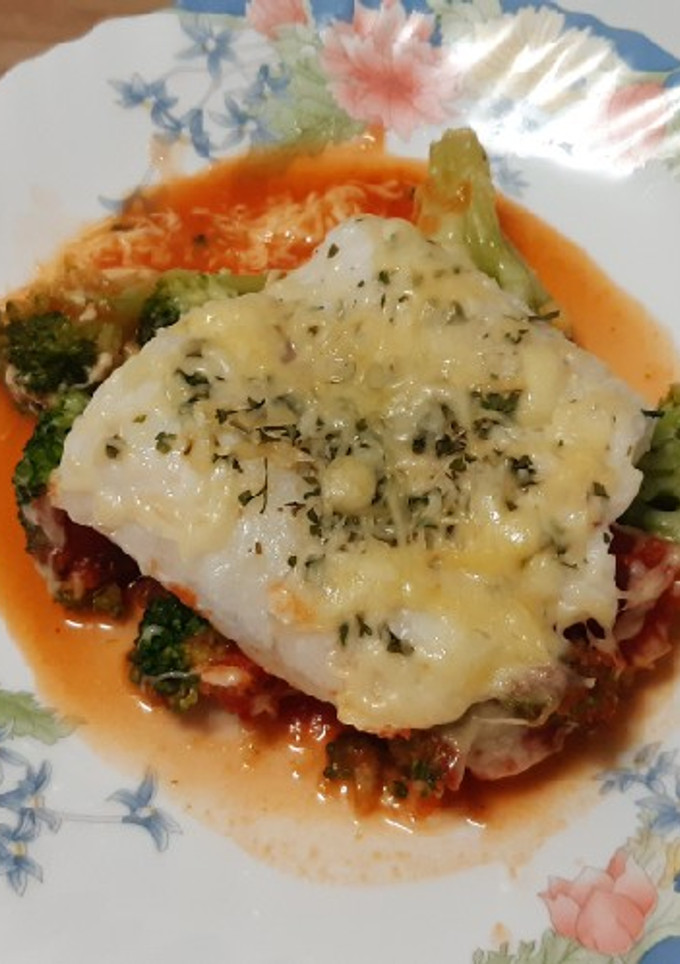 Una foto de Pescadilla al horno con brócoli