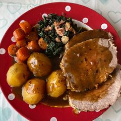 A picture of Roast Beef with veg my way.