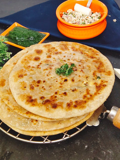 पनीर और प्याज़ पराठा (paneer aur pyaz paratha recipe in hindi) रेसिपी मुख्य फोटो
