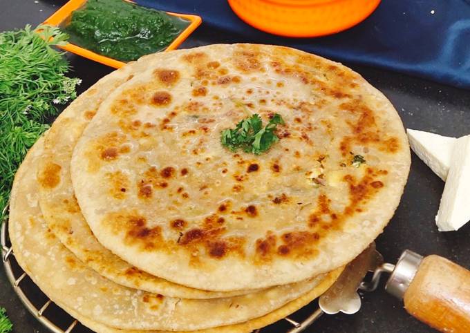 पनीर और प्याज़ पराठा (paneer aur pyaz paratha recipe in hindi) रेसिपी बनाने  की विधि in Hindi by Archana Narendra Tiwari - Cookpad