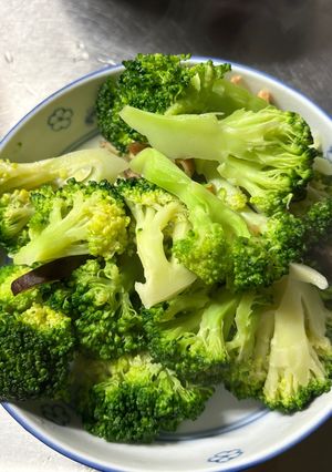 炒花椰菜 的食譜成品照片