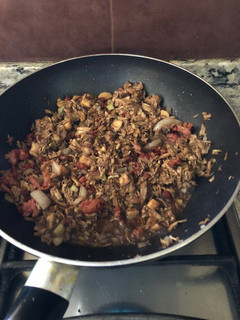 Una foto de Pollo 🍗 con tocino 🥓 y champiñones 🍄