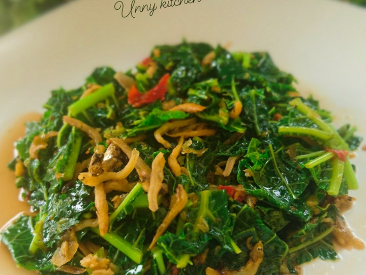 Bagaimana Menyiapkan Oseng daun pepaya teri medan yang Bikin Ngiler