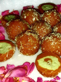 बिस्कुट बॉल लड्डू (biscuit ball ladoo recipe in Hindi) रेसिपी मुख्य फोटो