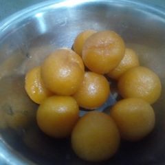 A picture of Gulab Jamun.