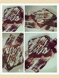 Una foto de brownies chocolatosos