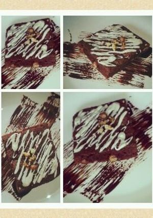 Una foto de brownies chocolatosos