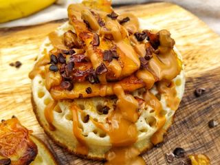 Sourdough Crumpets With Caramalised Banana, Walnuts & Biscoff