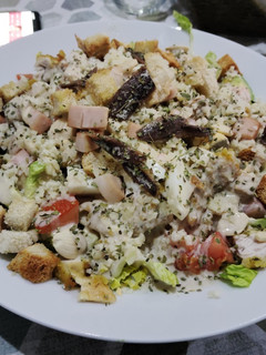 Una foto de Ensalada César fit con almendras
