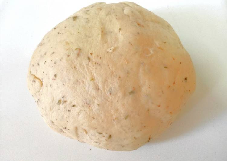 Masa de pizza con cerveza en panificadora