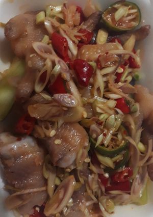 Hình của món Chân gà ngâm sả ớt.