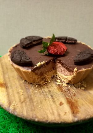 A picture of Strawberry and chocolate tart.