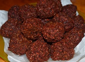 Una foto de Albóndigas de remolacha y avena