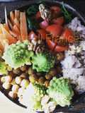 Poké Bowl verdure, ceci croccanti e tonno