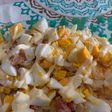 Ensalada de patata 🥔 con huevo 🥚 pollo 🐓 zanahoria 🥕 salchichas y un poco de mahonesa 👌