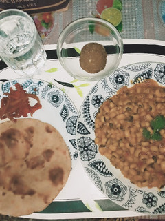 ચોળા નું શાક અને થેપલા (Chola shak and Thepla recipe in Gujarati) રેસીપી મુખ્ય ફોટો
