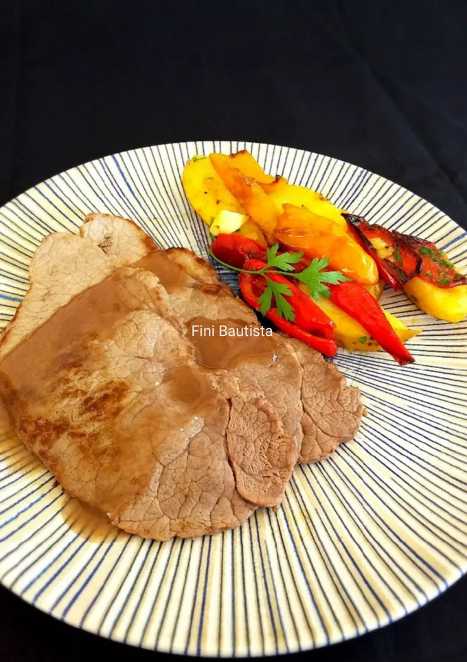 Una foto de Espaldilla de ternera con patata y pimiento