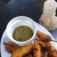 A picture of Hari mirch pakora with potato stuffing.