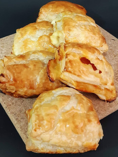 Una foto de Napolitanas de bacon y queso