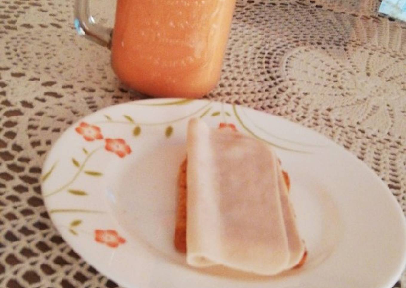 Batido de frutas sin azúcares añadidos y tostada