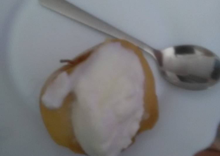 Manzana asada con queso batido