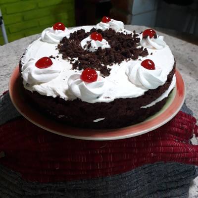 Torta de chocolate con crema chantilly Receta de Marita Sosa- Cookpad