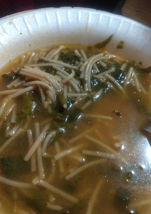 Una foto de Sopa aguada con acelgas