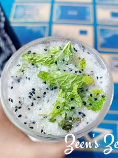 A picture of Dragon Fruit Mocktail.