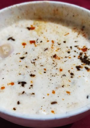 प्याज का रायता(onion masala raita recipe in Hindi) रेसिपी मुख्य फोटो