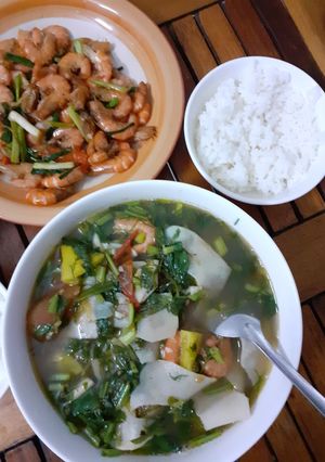 Hình của món Tôm đất rim và canh chua tôm.