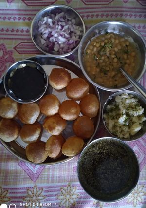 A picture of Pani poori.