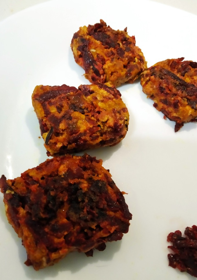 पनीर बीट कबाब (paneer beet kabab recipe in marathi) रेसिपी चे मुख्य फोटो 