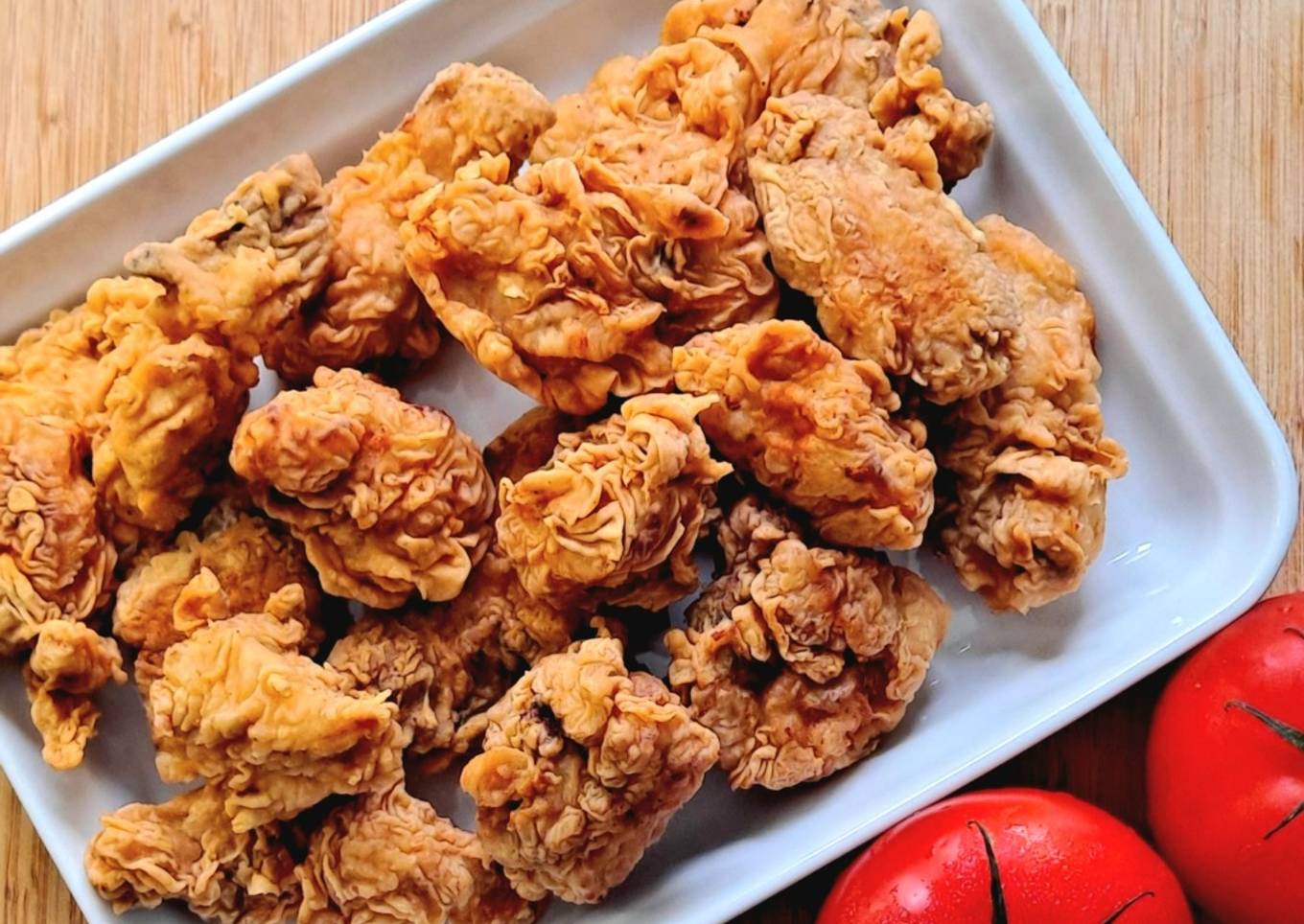 Pollo troceado y alitas de pollo frito al estilo americano