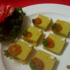 A picture of Pesto garlic dhokla sandwitch.